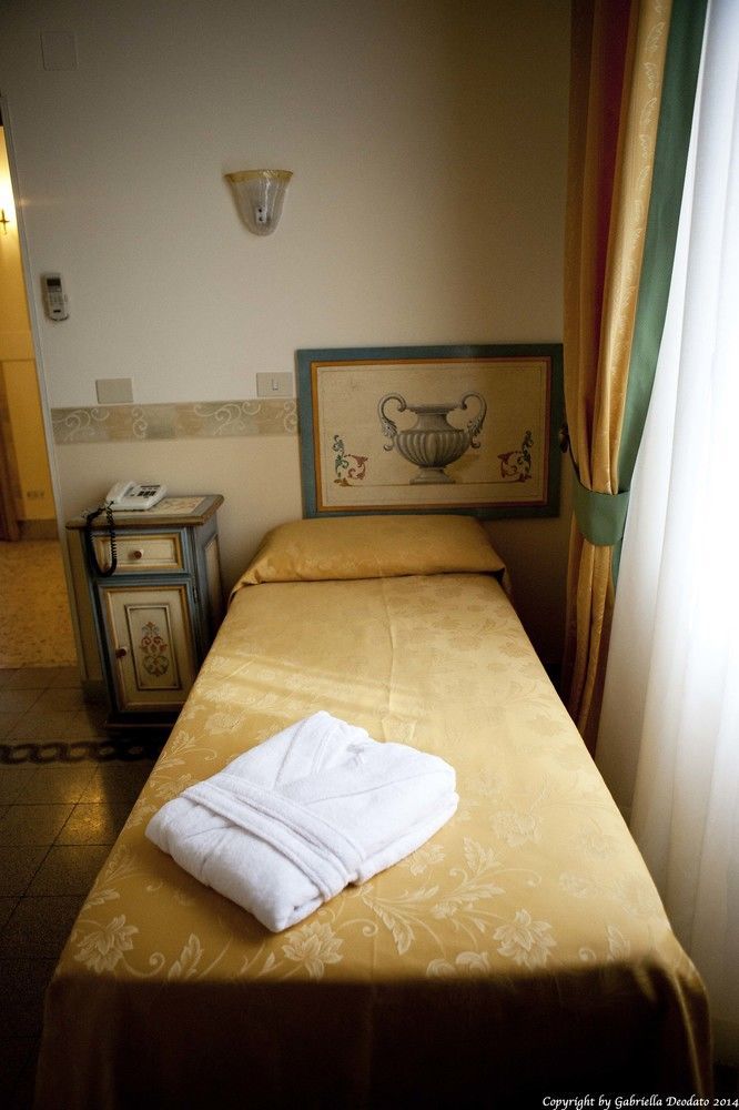 Hotel Infinito - Gruppo Blam Hotels Рим Экстерьер фото
